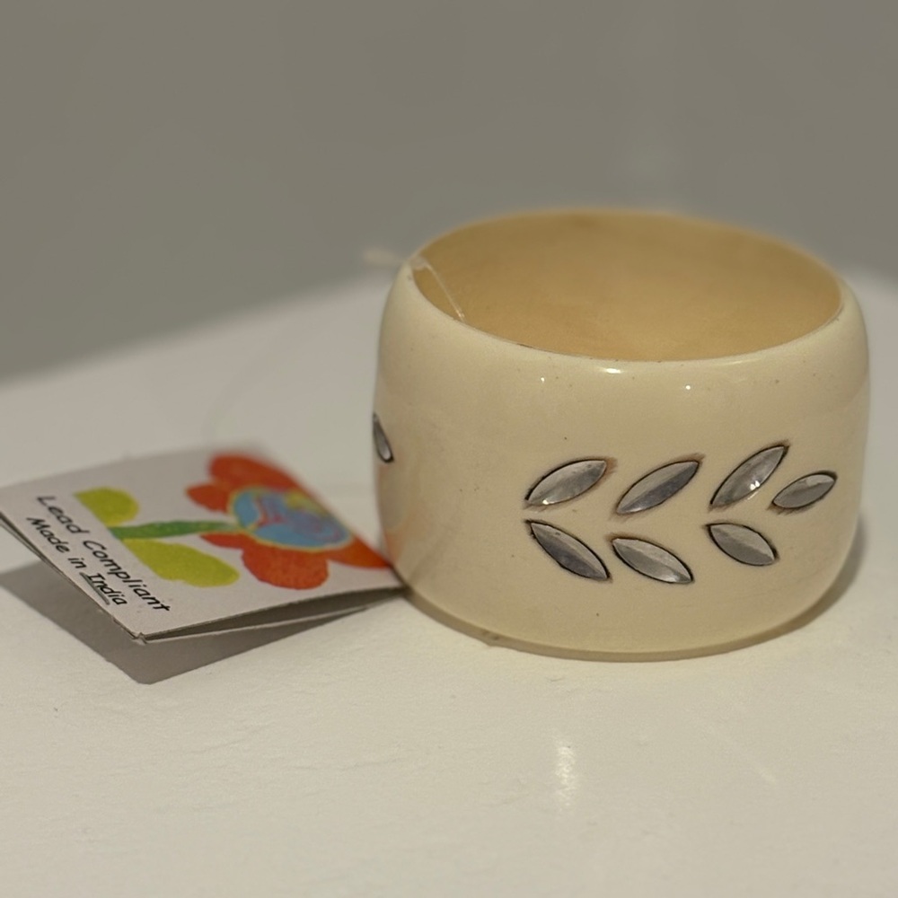 Wide Cream Resin Bangle with Leaf Inlay – Fair Trade – Handmade in India – NWT